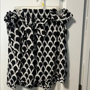Boohoo Black and White pattern shorts